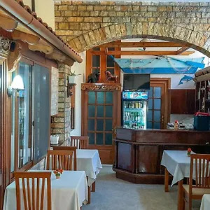 Couette-café Korani, Tirana